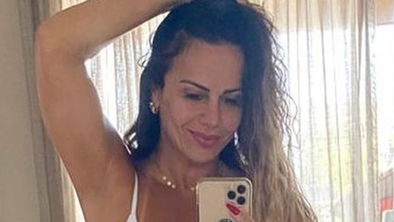 Viviane Araújo mostra corpo malhado de biquíni e seguidor sem noção critica: “Cuidado pra não se masculinizar”