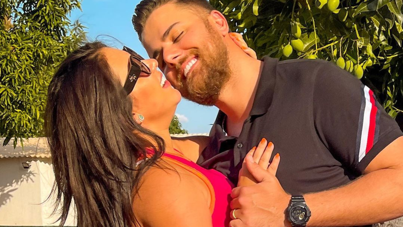 Zé Neto troca beijão de cinema com a esposa, Natália Toscano, e faz linda declaração à amada: “Me acolheu”