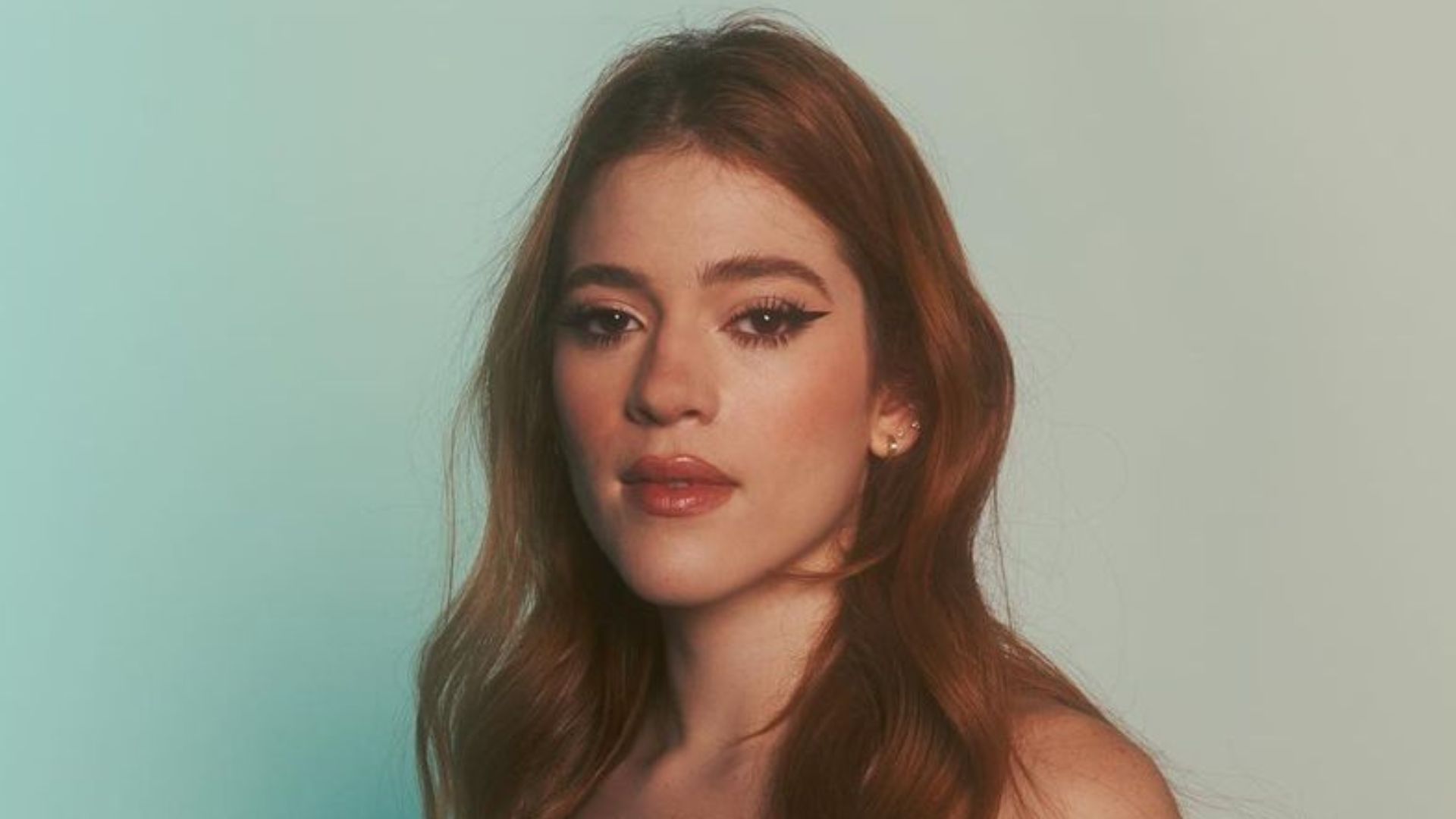 Ana Clara Lima aposta em look de renda transparente e destaca cinturinha: “Espetáculo”
