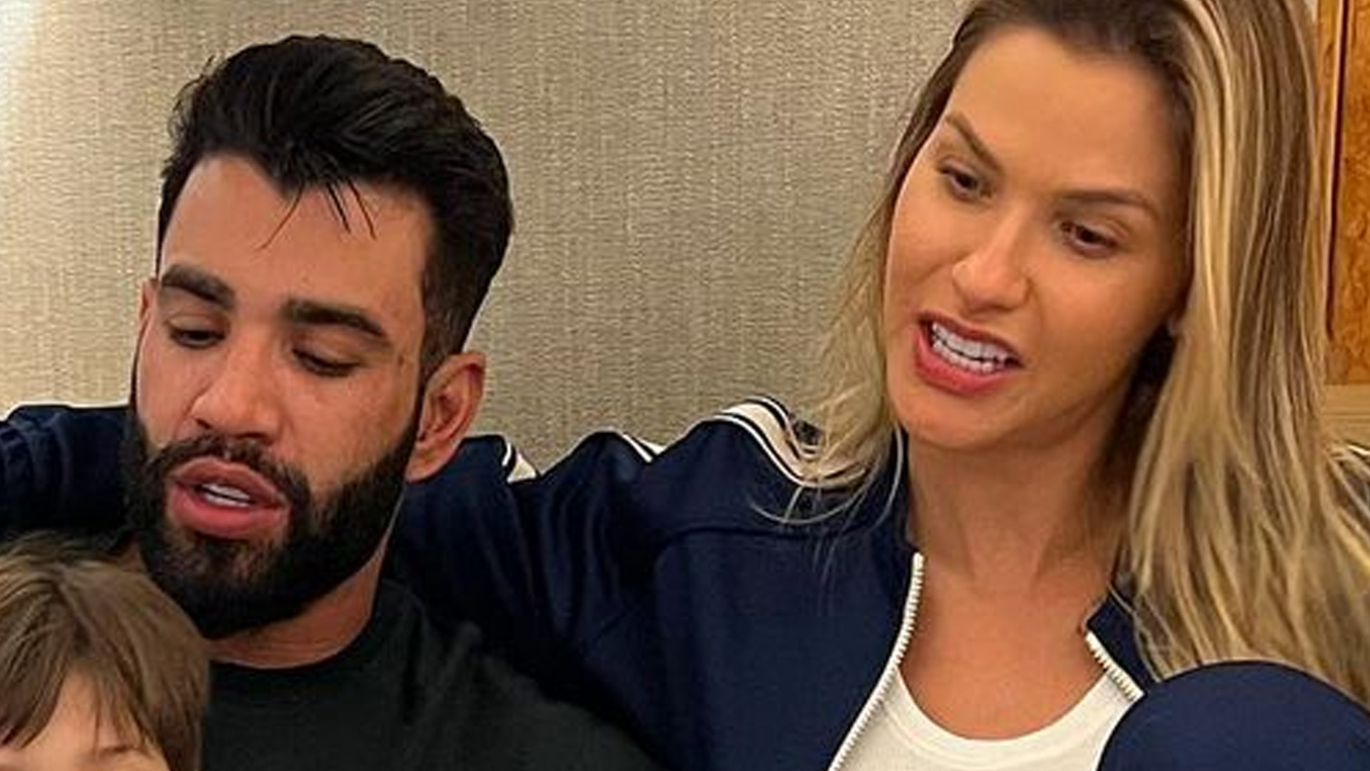 Andressa Suita e Gusttavo Lima fazem farra com filhos em jatinho: “Unidos e felizes”