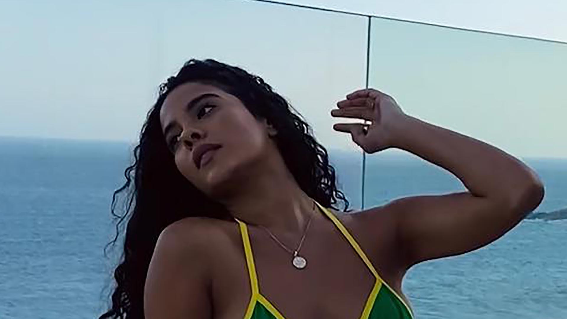 Muda de ‘Pantanal’, Bella Campos ostenta corpaço só de fio-dental: “Gostosa”
