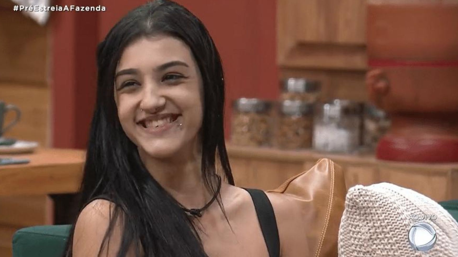 A Fazenda: Neta de Gretchen, Bia Miranda revela antigo emprego e surpreende: “Trabalhando demais”