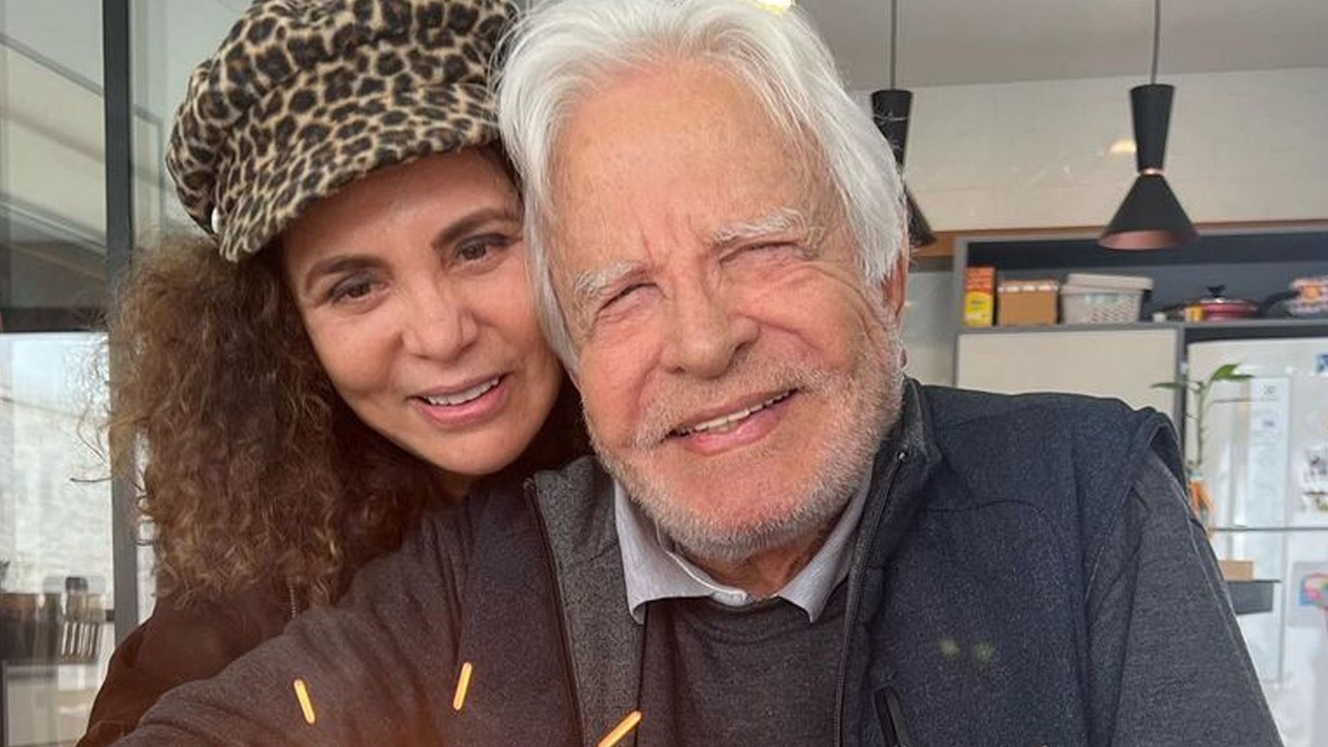 Cid Moreira celebra 95 anos e mostra saúde e disposição com festa intimista: “Boas memórias”