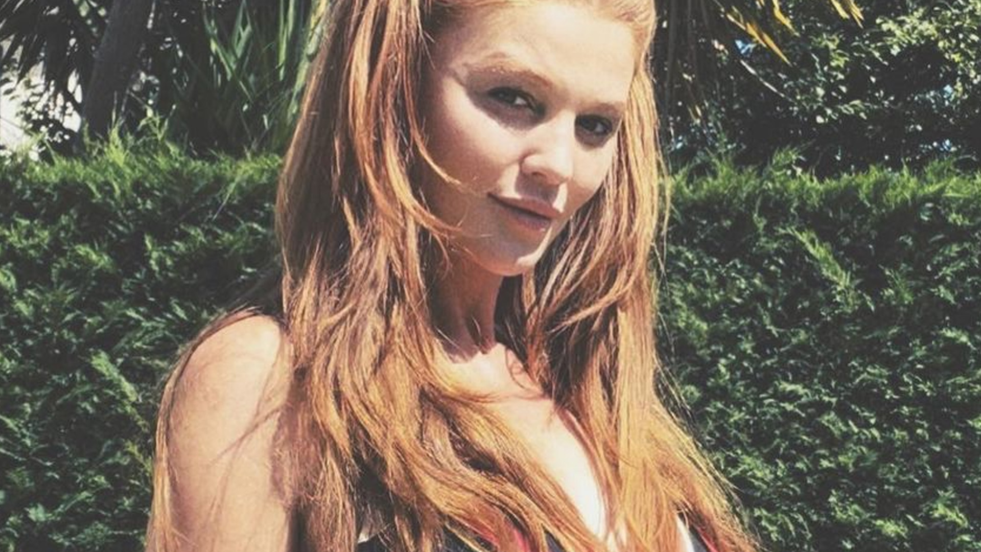 Esposa de Pedro Scooby, Cintia Dicker mostra barriga crescendo em vestido: “Mamãe linda”