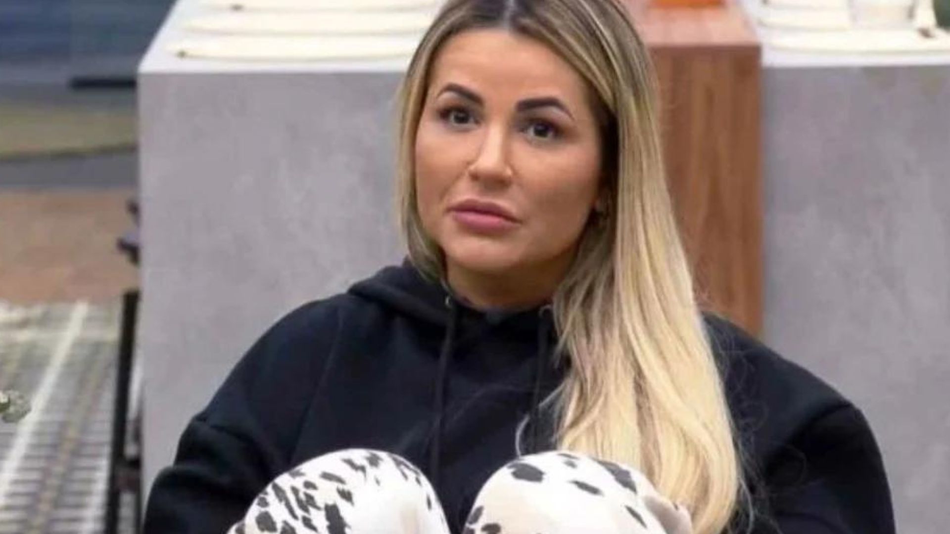 A Fazenda: Deolane expõe namorado e revela proposta indecente: “Prêmio dobrado”