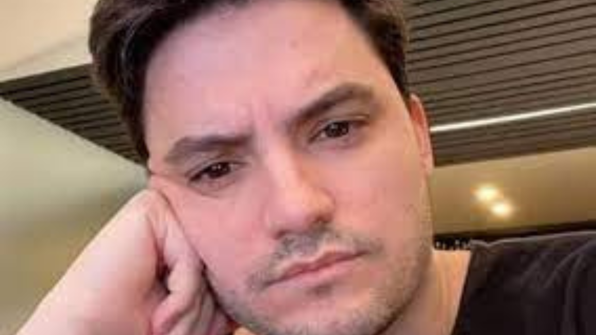Felipe Neto expõe dificuldades na cama: “Não entendo quem acorda com tesão”