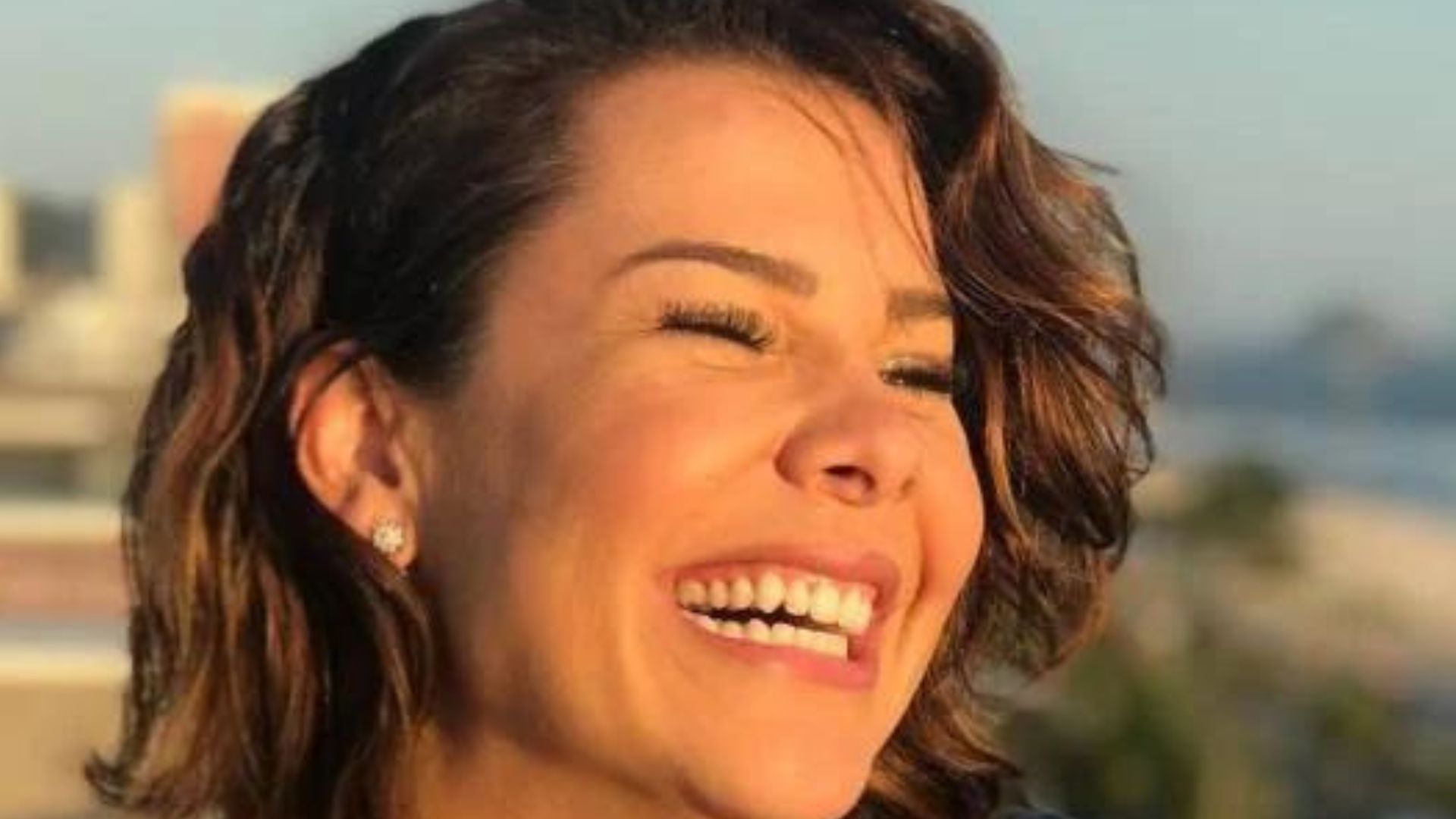 Fernanda Souza é clicada de biquíni pela namorada em momento íntimo: “Cê tá maluco”