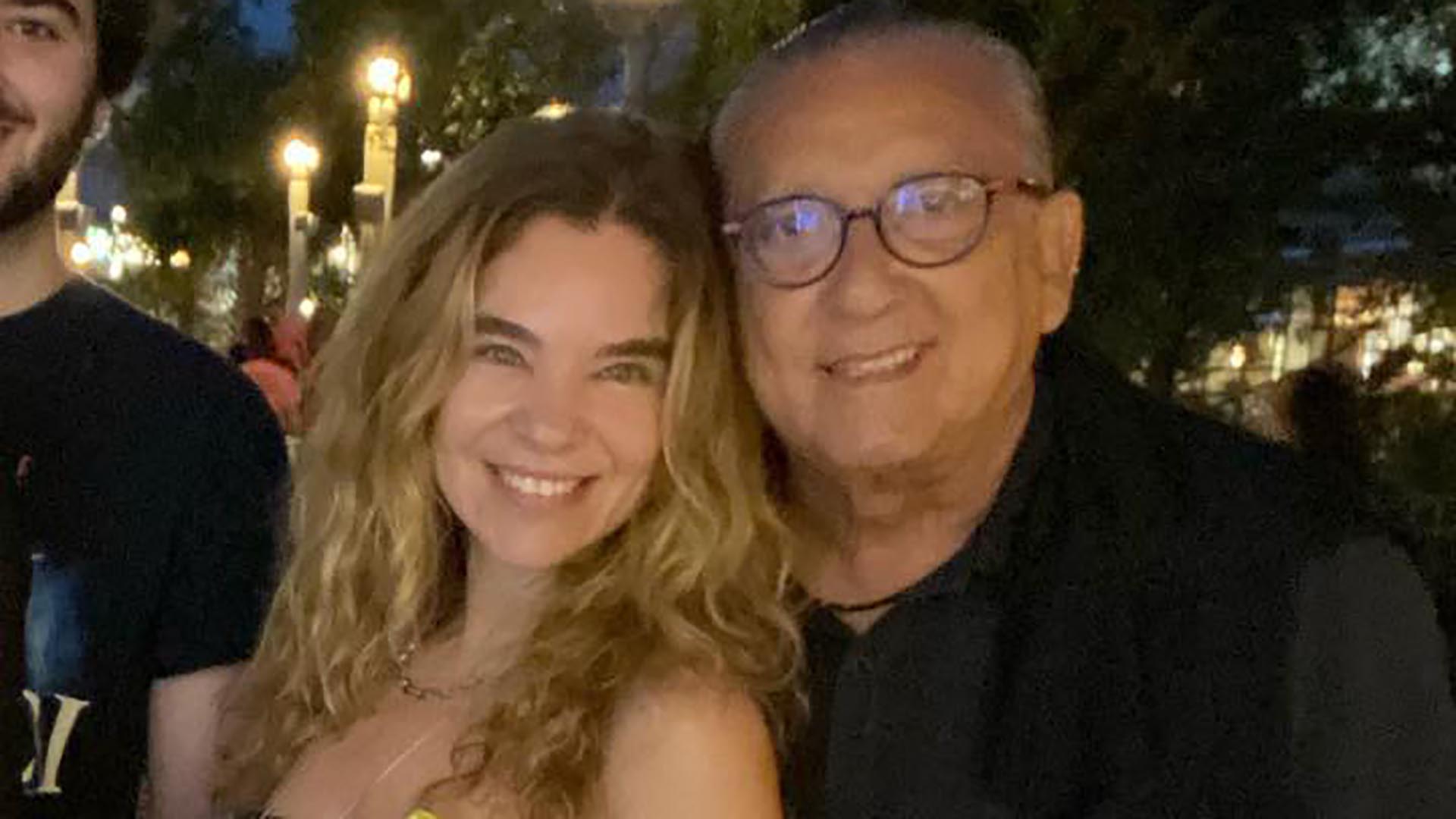 Nos EUA, Galvão Bueno surge em clique raríssimo com filho caçula: “Maior tesouro”