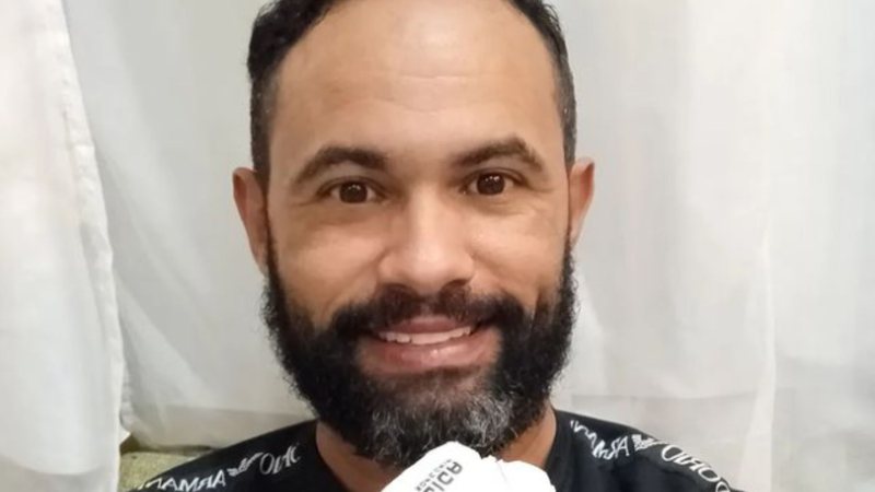 Goleiro Bruno foge com fortuna arrecadada online e não paga divida de pensão