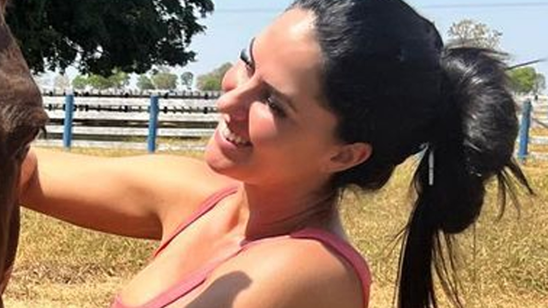 Graciele Lacerda ganha cavalo de presente de Zezé di Camargo: “Você merece”