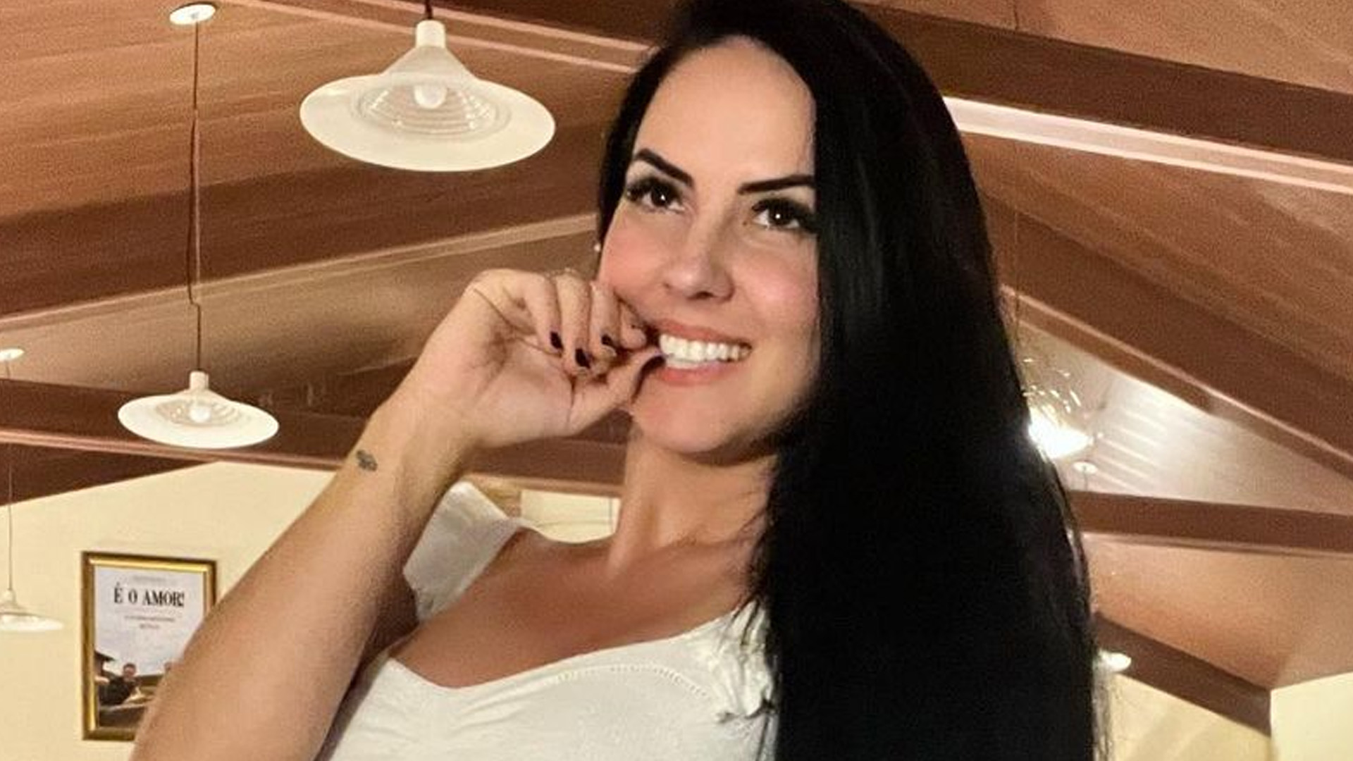 Graciele Lacerda posa na fazenda da família Camargo com top e shortinho: “Maravilhosa”