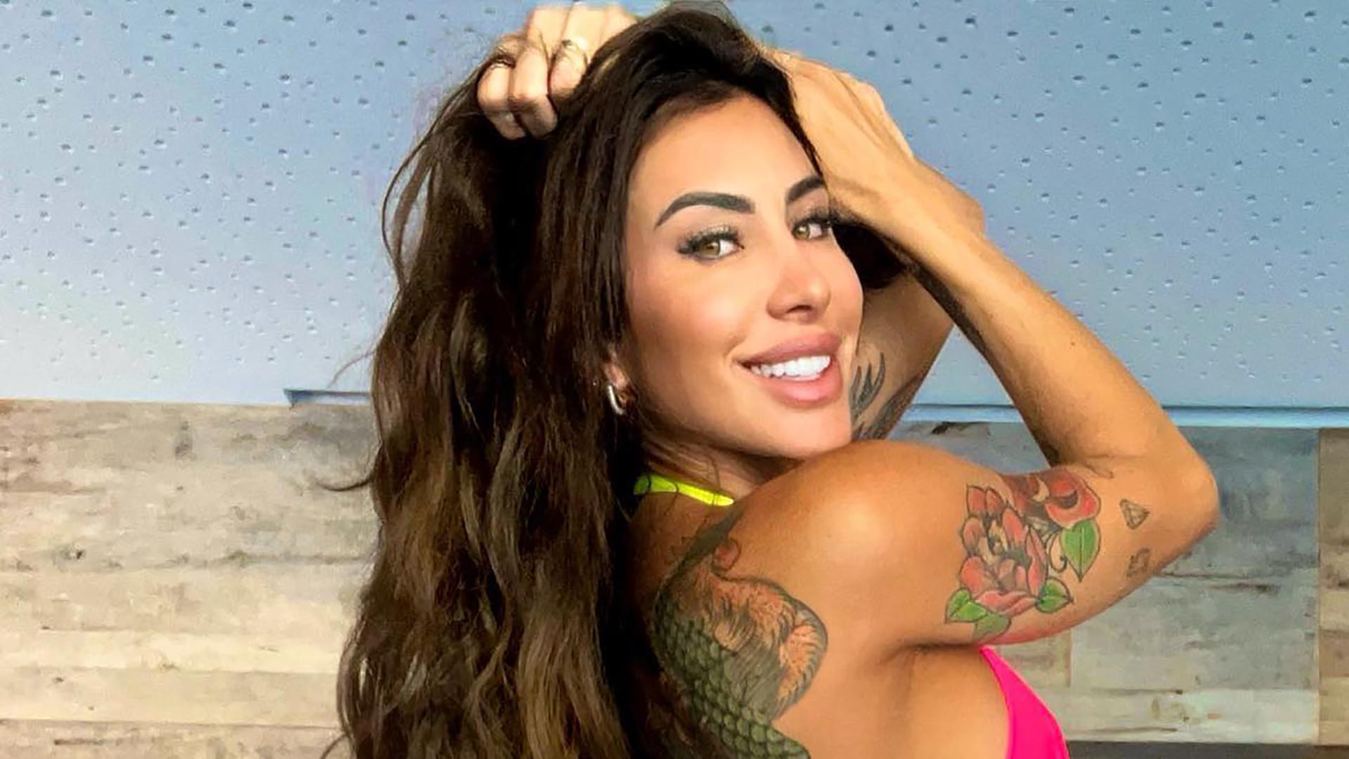 Ex-BBB Jaque Khury exagera no retoque digital e fãs não perdoam: “Não precisava”