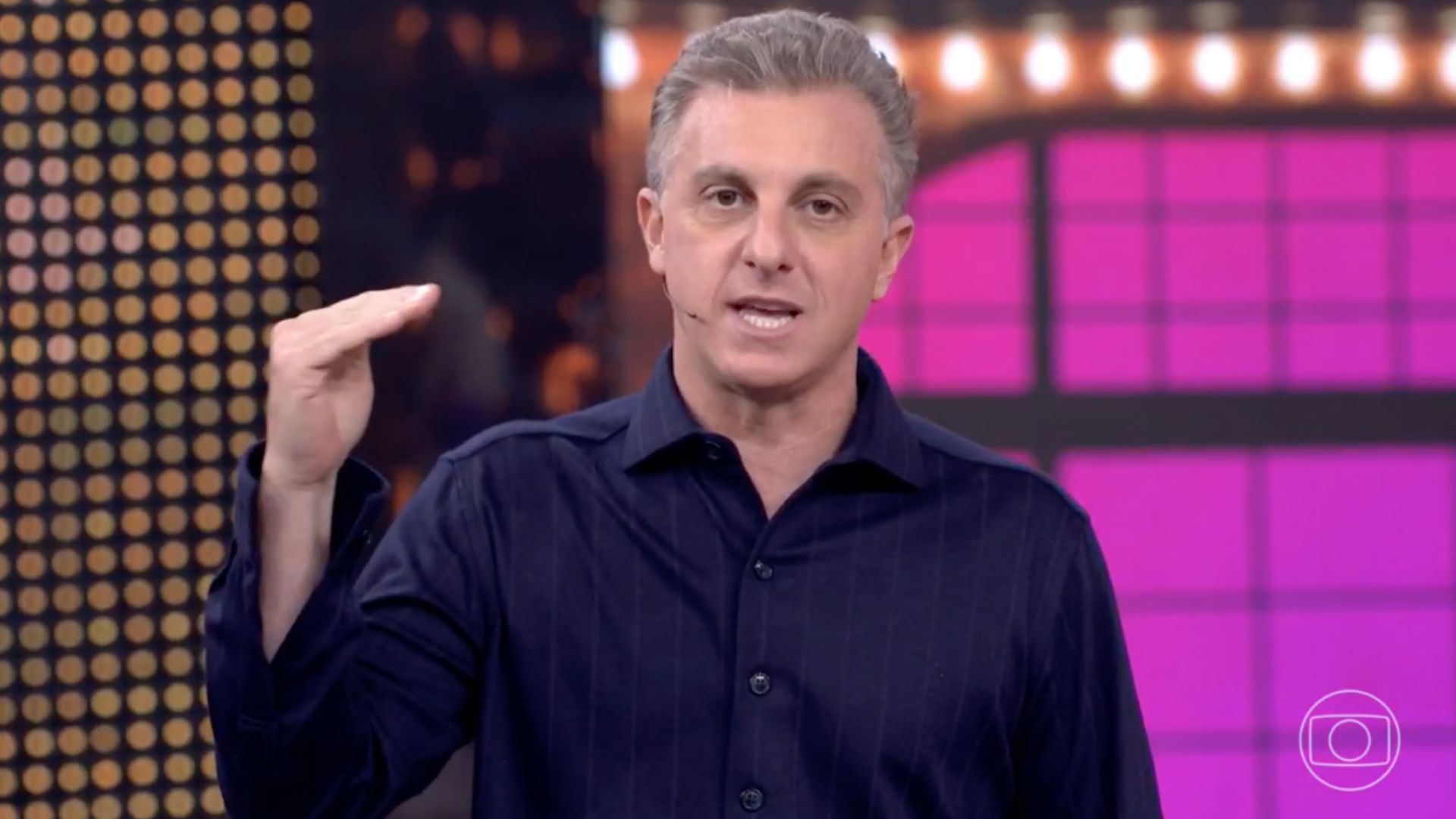 Huck quebra o protocolo e encerra o ‘Domingão’ com apelo forte e incisivo: “Vale a pena”