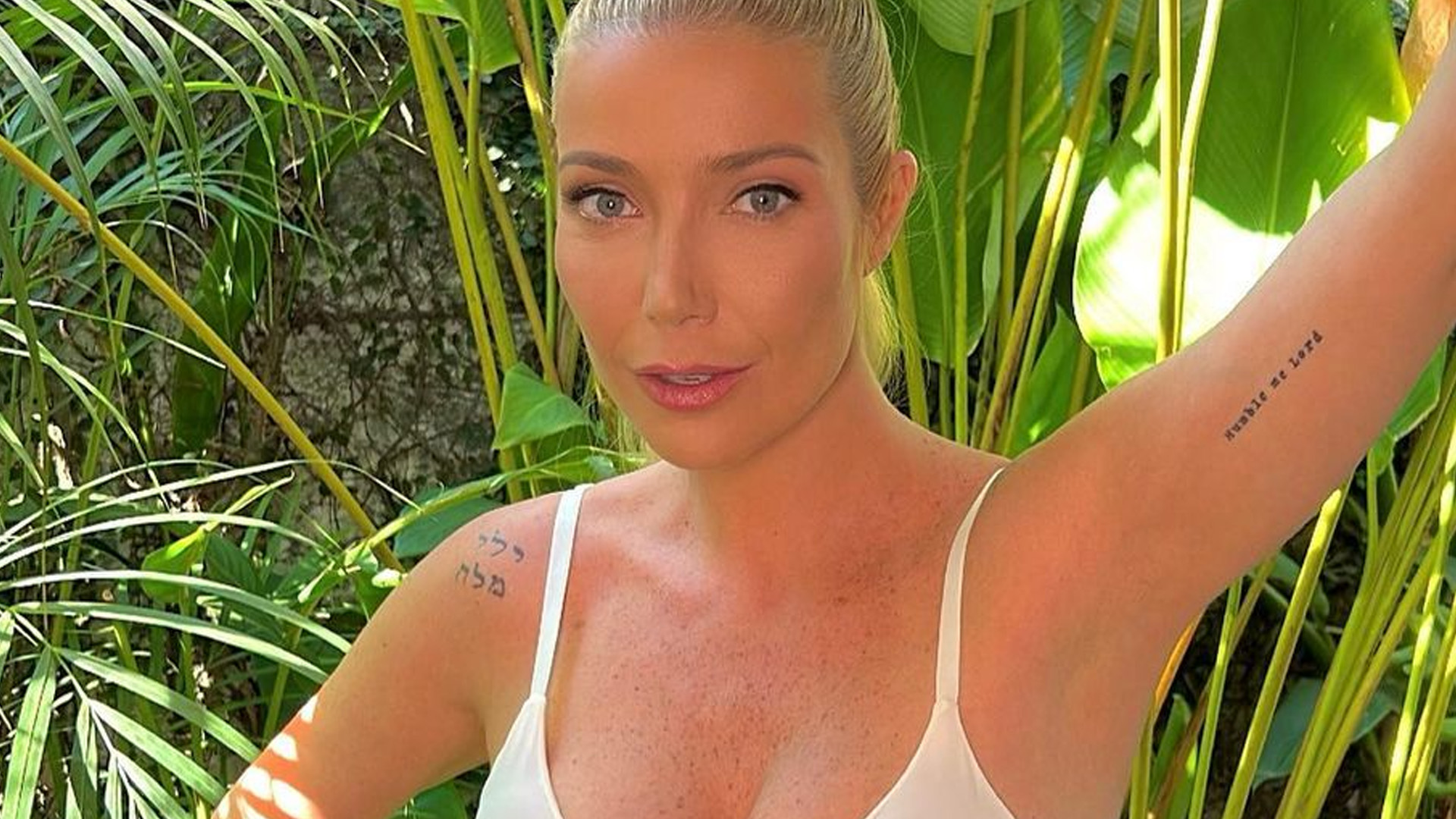 Luiza Possi exibe barriga sarada e decotão de top mínimo: “Diva linda”