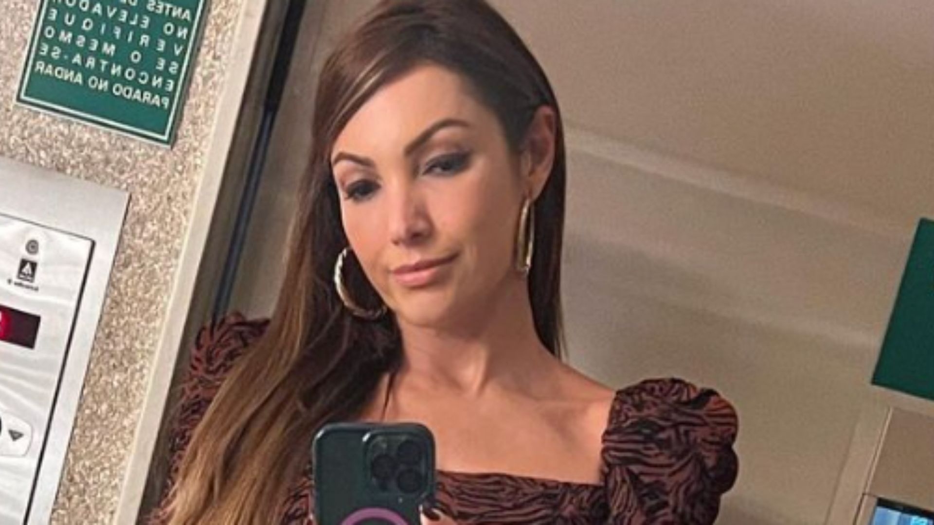 Patrícia Poeta sai para noitada com vestido aberto até a virilha: “Formidável”