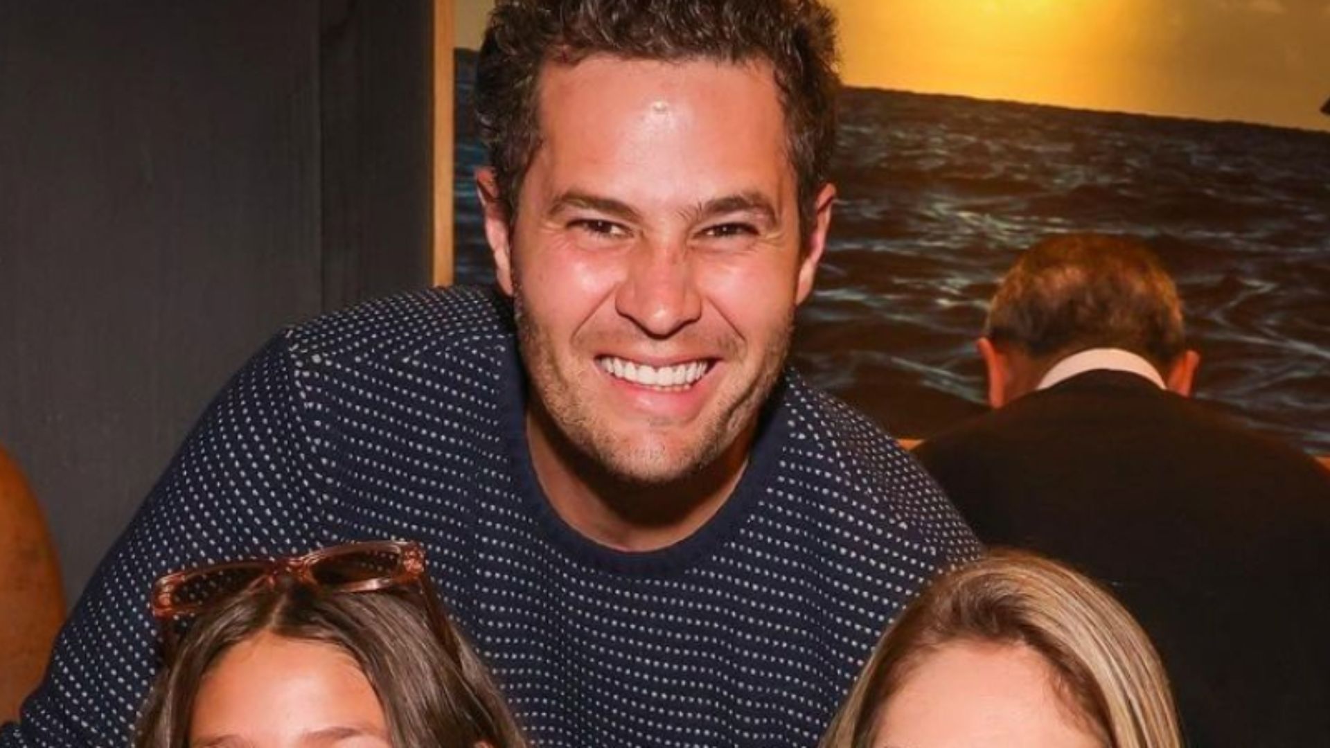 Elas cresceram! Pedro Leonardo reúne as duas filhas em foto rara: “Família linda”