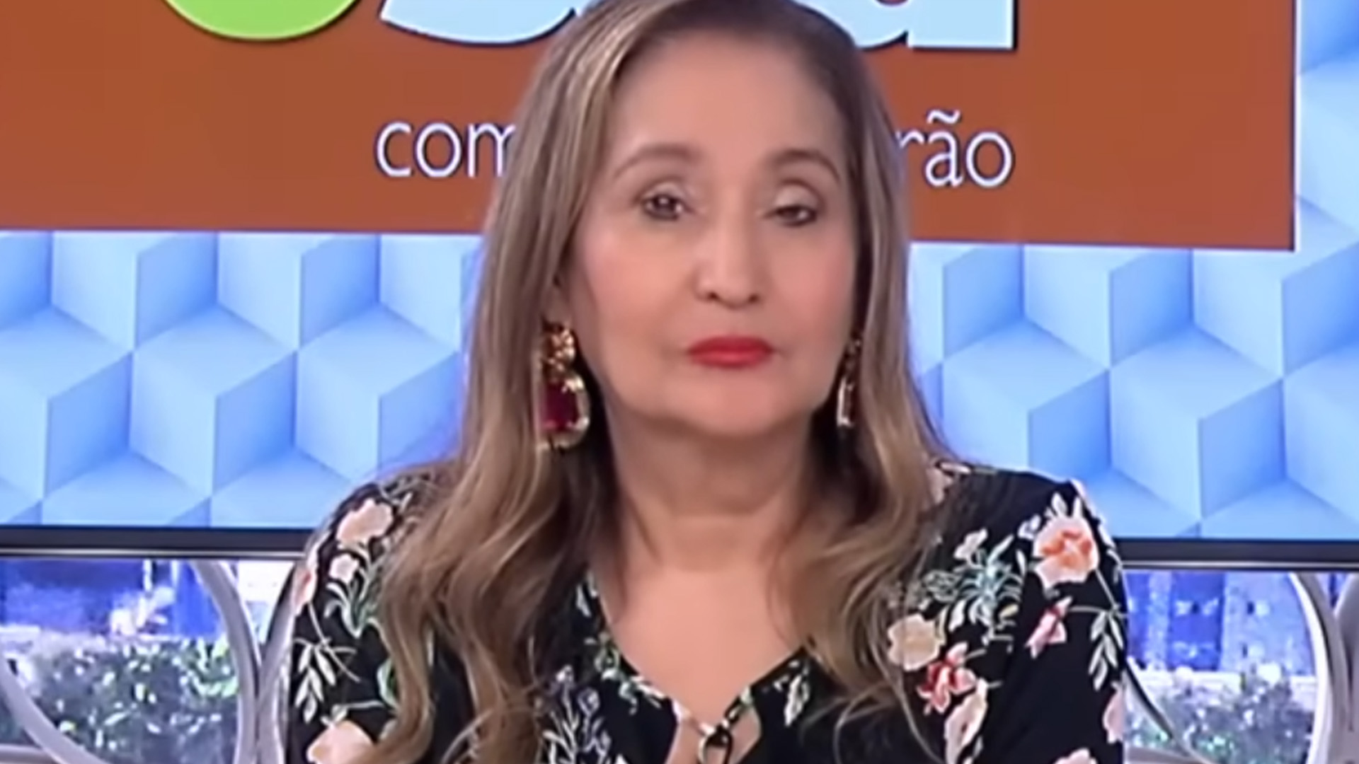 Abatida, Sonia Abrão retorna ao ‘A Tarde é Sua’ e desabafa: “Volto meia-boca”