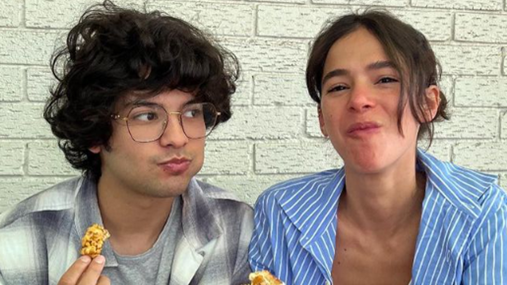 Suposto affair de Bruna Marquezine se derrete nas redes sociais: “Pode chutar”