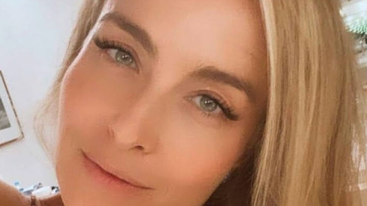 Angélica mostra Eva Huck no jardim de sua mansão abraçada com a madrinha: “Ela e a dinda”
