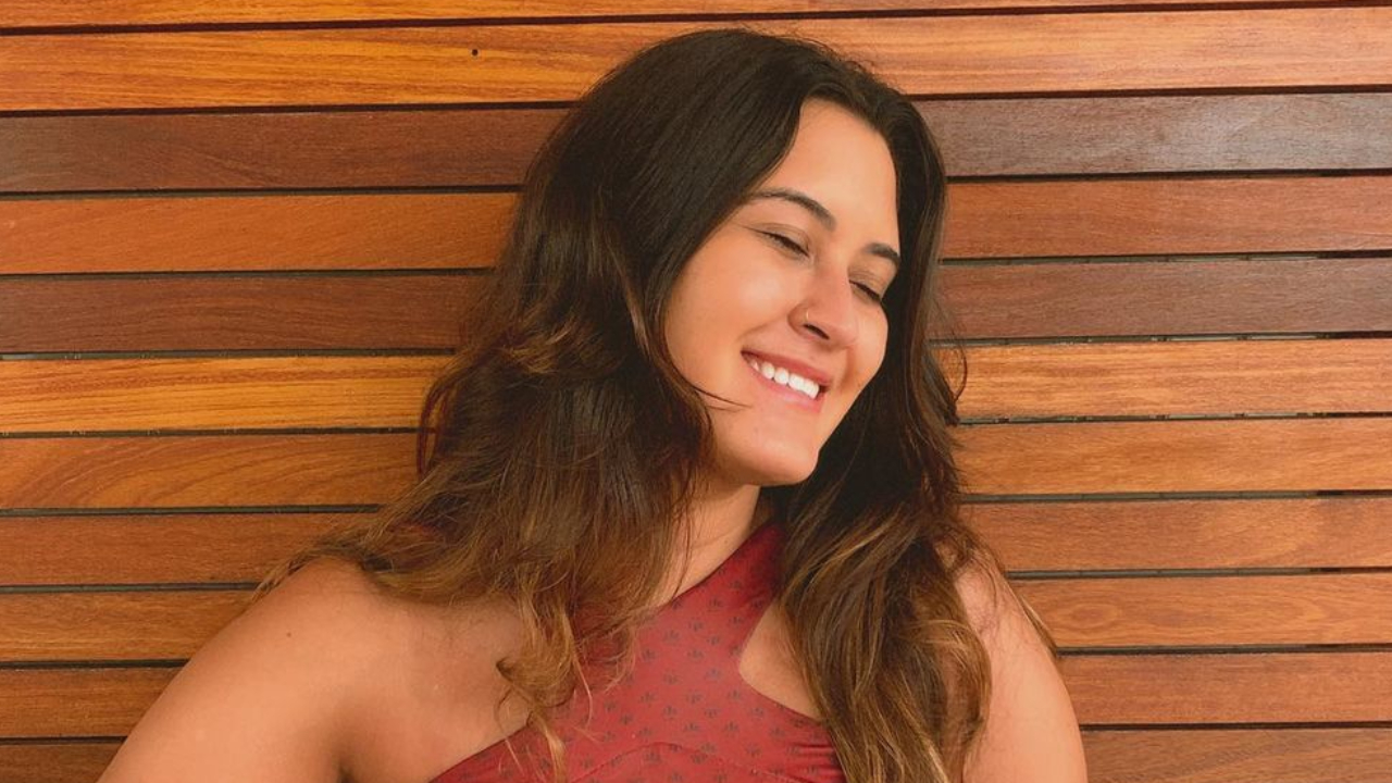 De maiô, filha gata de Fátima Bernardes coleciona elogios ao exibir corpão invejável: “Uma deusa!”
