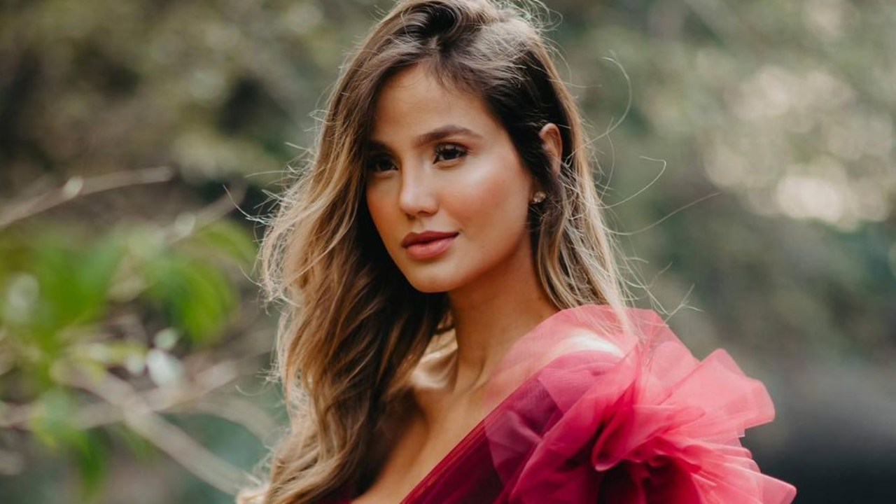 Gravidíssima, Biah Rodrigues abre vestido e deixa barrigão enorme à mostra em novo ensaio: “Mulher perfeita”