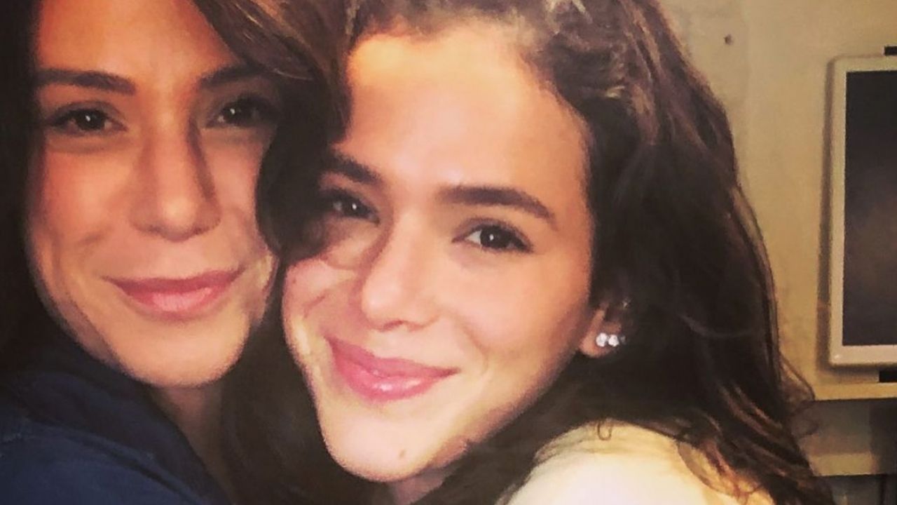 Atriz revela que Bruna Marquezine presenteou toda a equipe de sua nova série: “Generosidade”