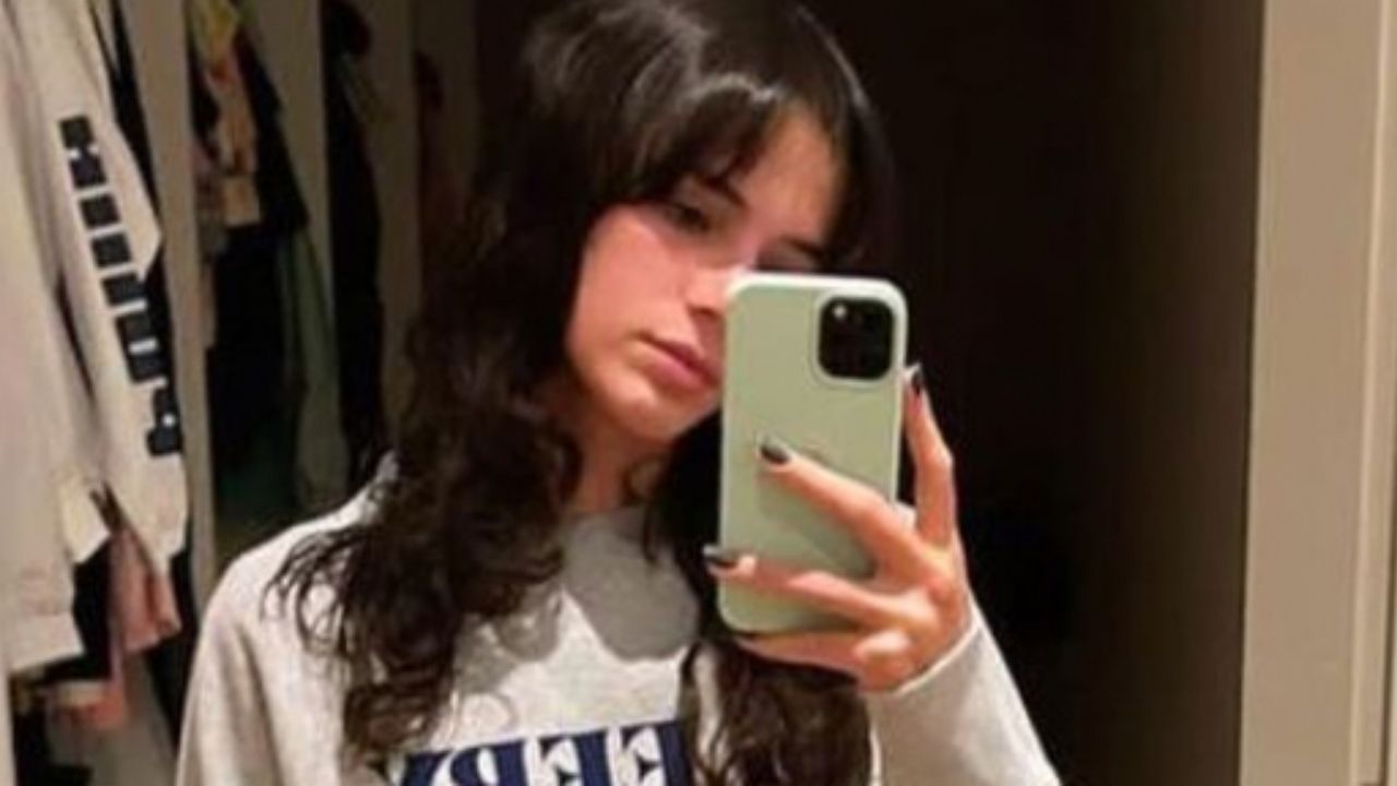 Bruna Marquezine posa com pantufa de luxo, fãs descobrem o preço e reagem: “A do Brás esquenta igual”