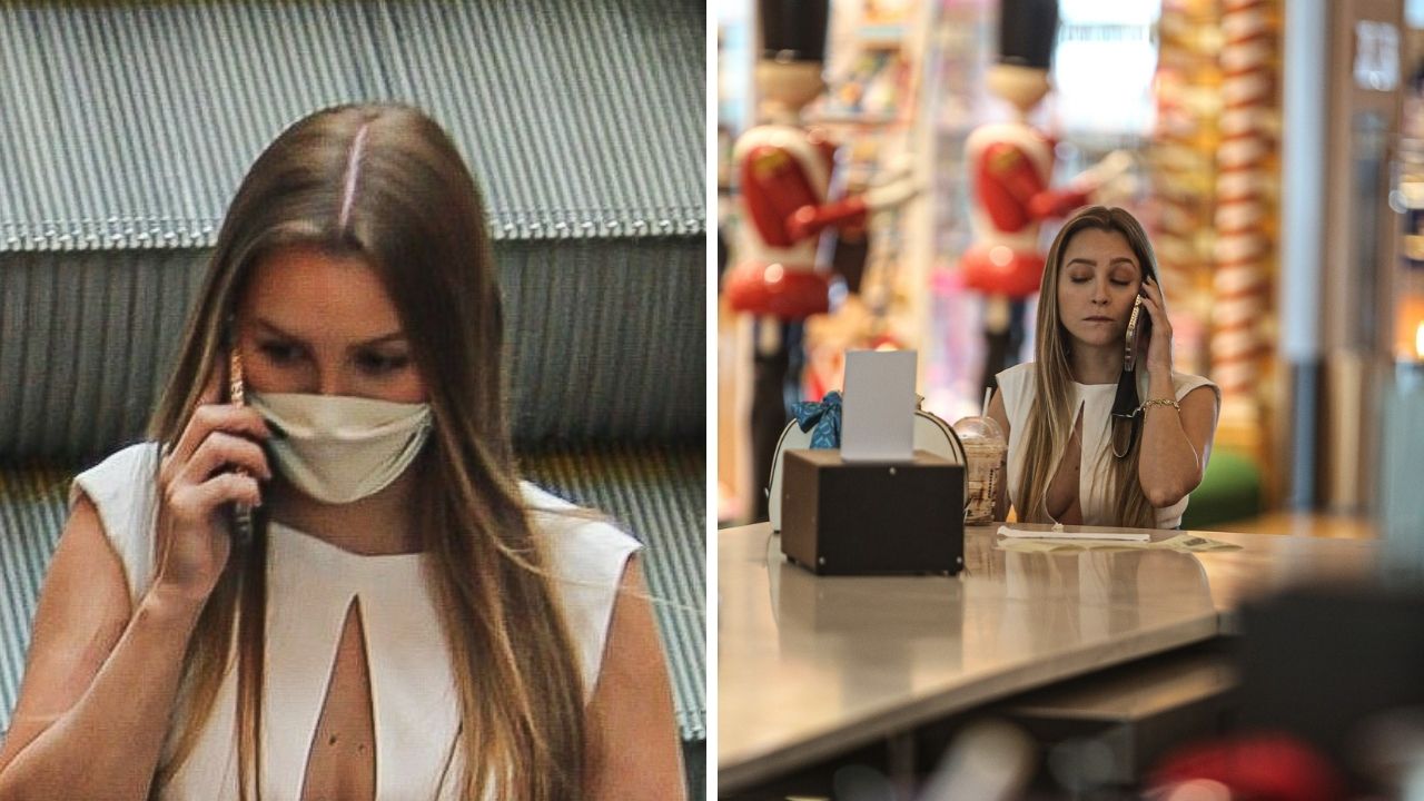 Ousada! Ex-BBB Carla Diaz vai ao shopping e atrai olhares com decote generoso ao fazer comprinhas