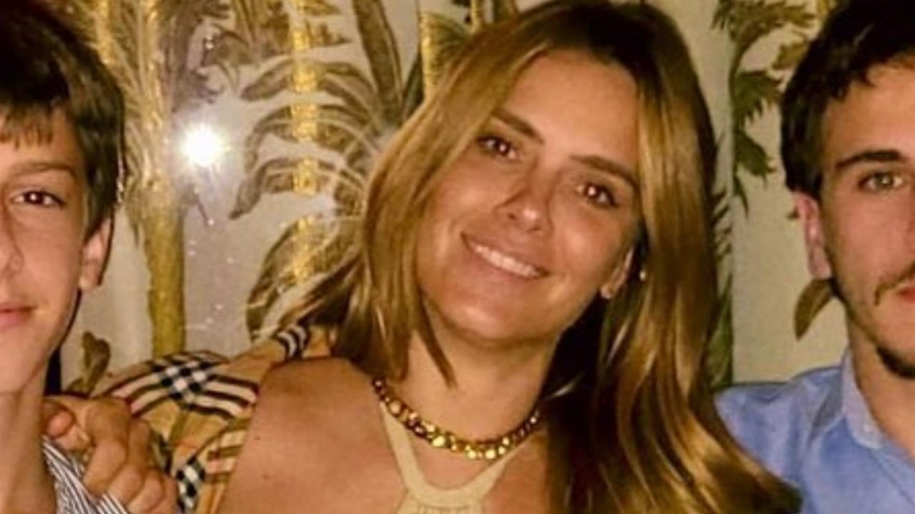 Em registros raros, Carolina Dieckmann reúne marido e os dois filhos e agradece: “Me sentir tão amada”