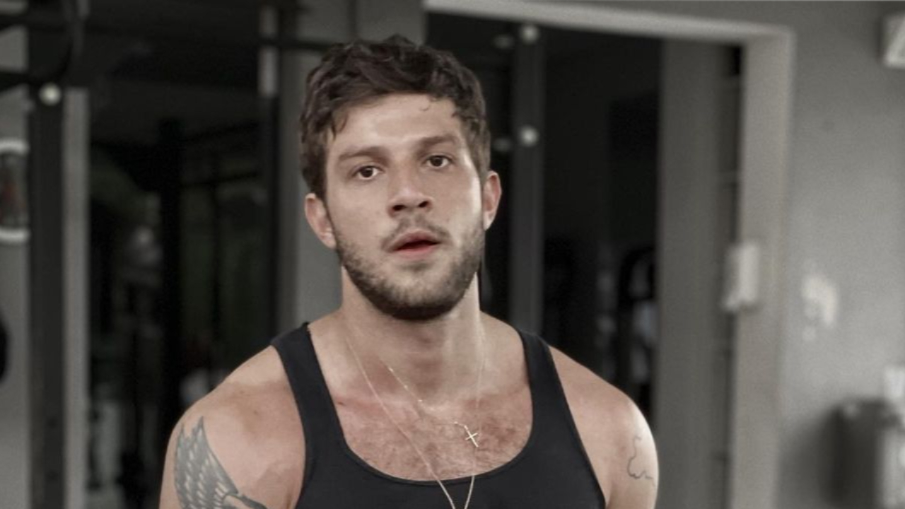 Durante treino pesado, Chay Suede surge suado e coleciona elogios ao ostentar corpo musculoso: ”Que saúde”