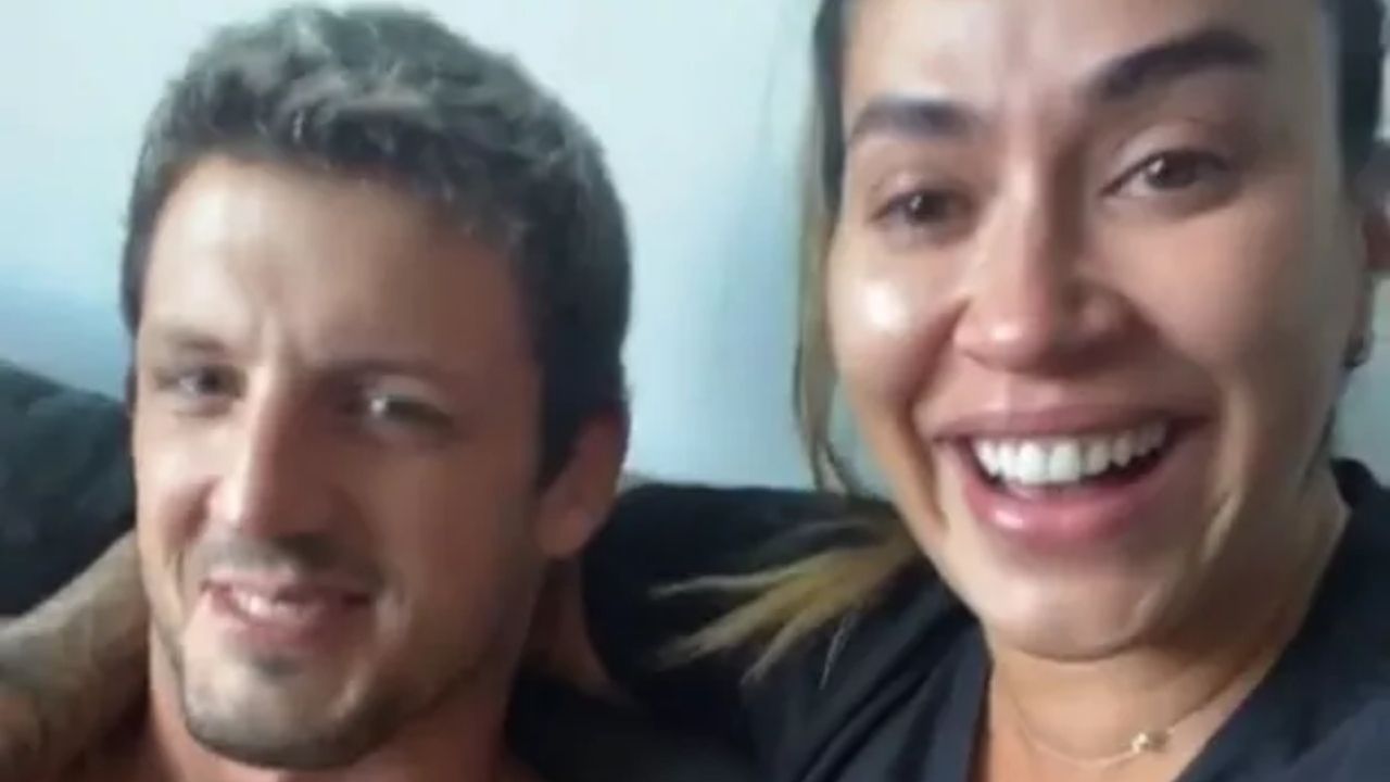 Grávida, ex-Panicat Dani Bolina surge com lágrimas nos olhos e revela sexo do bebê: “Muito feliz”