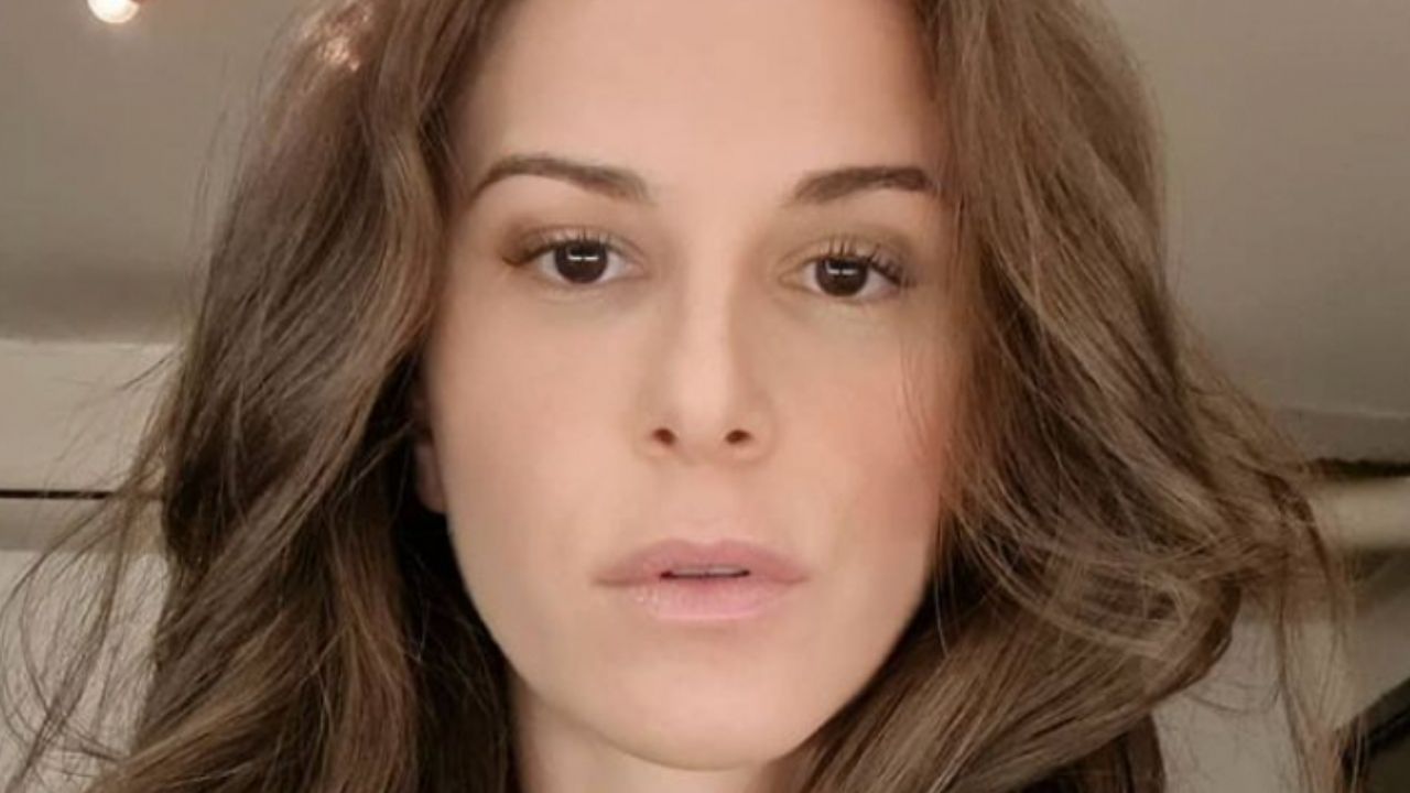 Atriz revela doença degenerativa que causa ‘dor da morte’ e desabafa: “Quem vai me salvar?”