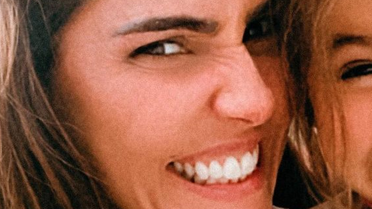 Deborah Secco mostra a filha abrindo sorrisão e se derrete pela herdeira: “Coisa mais linda”