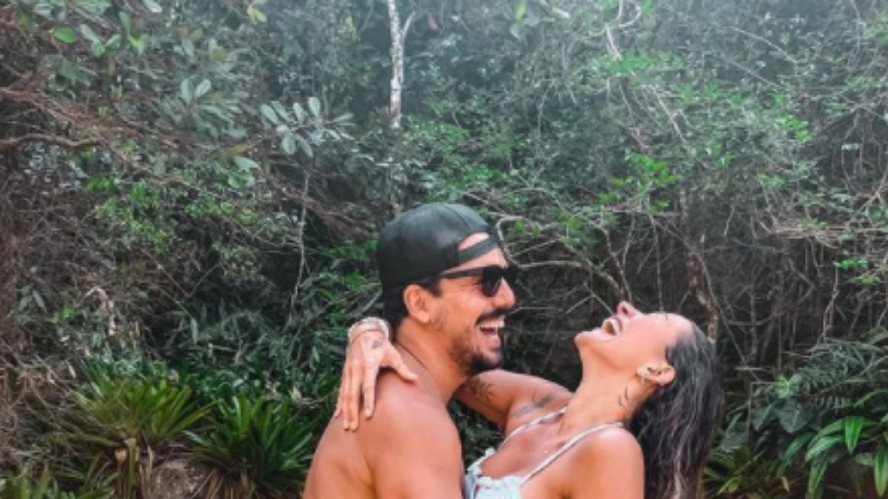 Gabriela Pugliesi aproveita praia ao lado do namorado Tulio Dek: “Twist da minha vida”