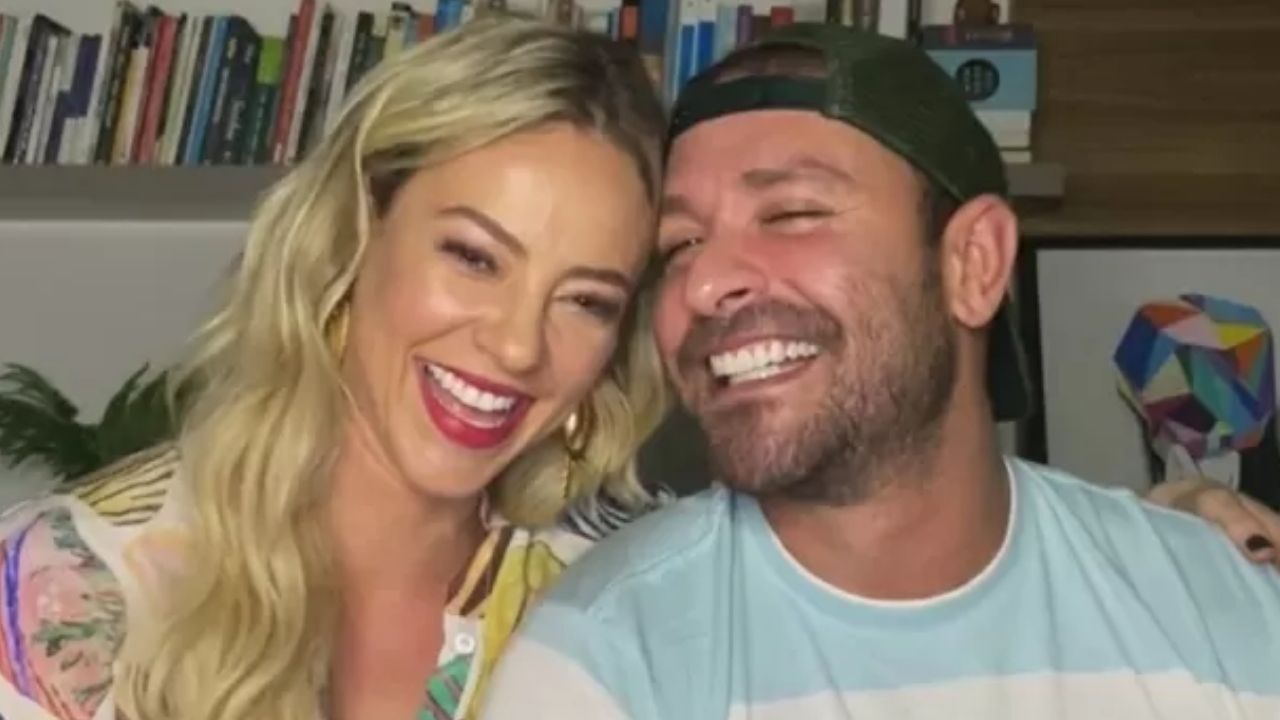 Diogo Nogueira “invade” entrevista de Paolla Oliveira para se declarar com serenata: “Me sinto abençoado”