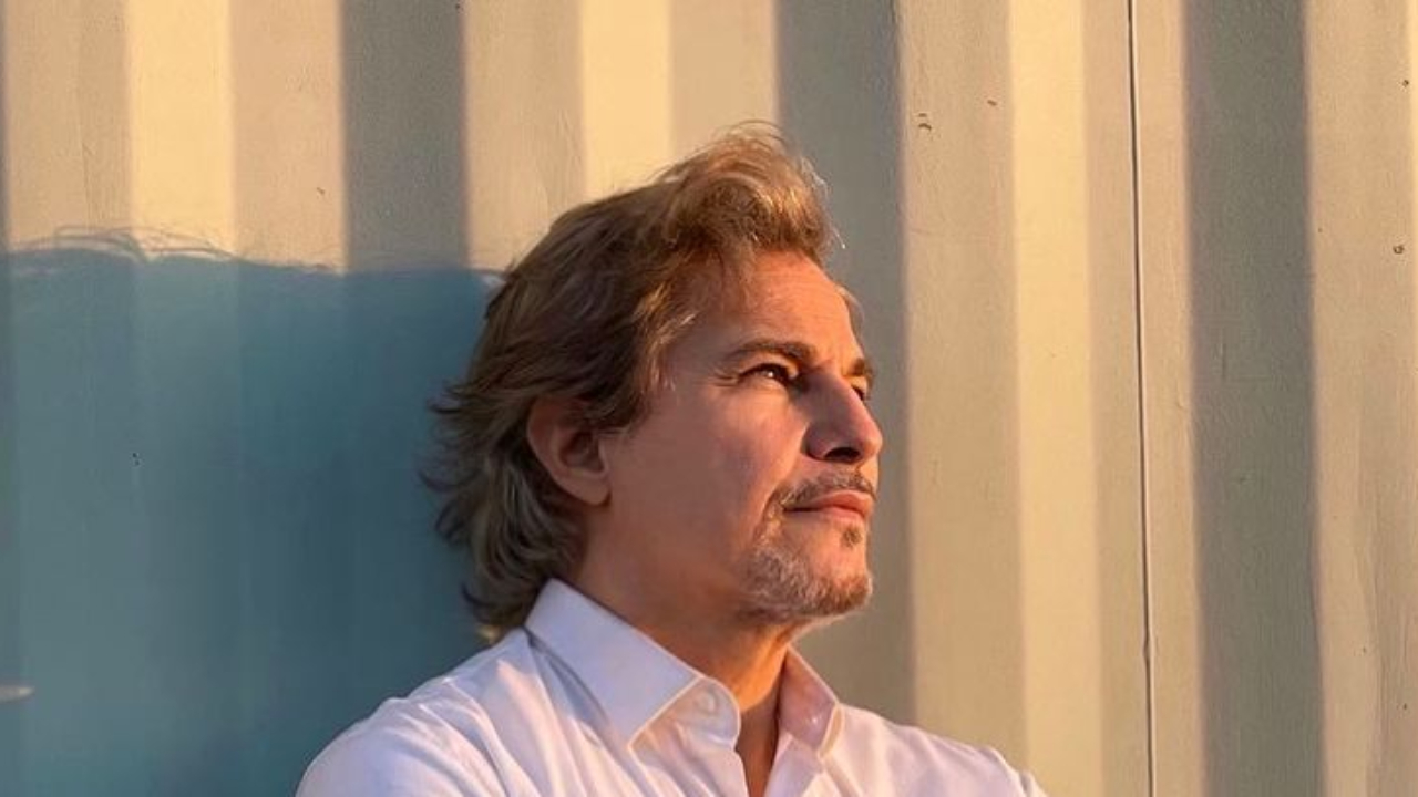 Aos 63 anos, Edson Celulari esbanja beleza em ensaio fotográfico e deixa fãs babando: ”Sempre gato”