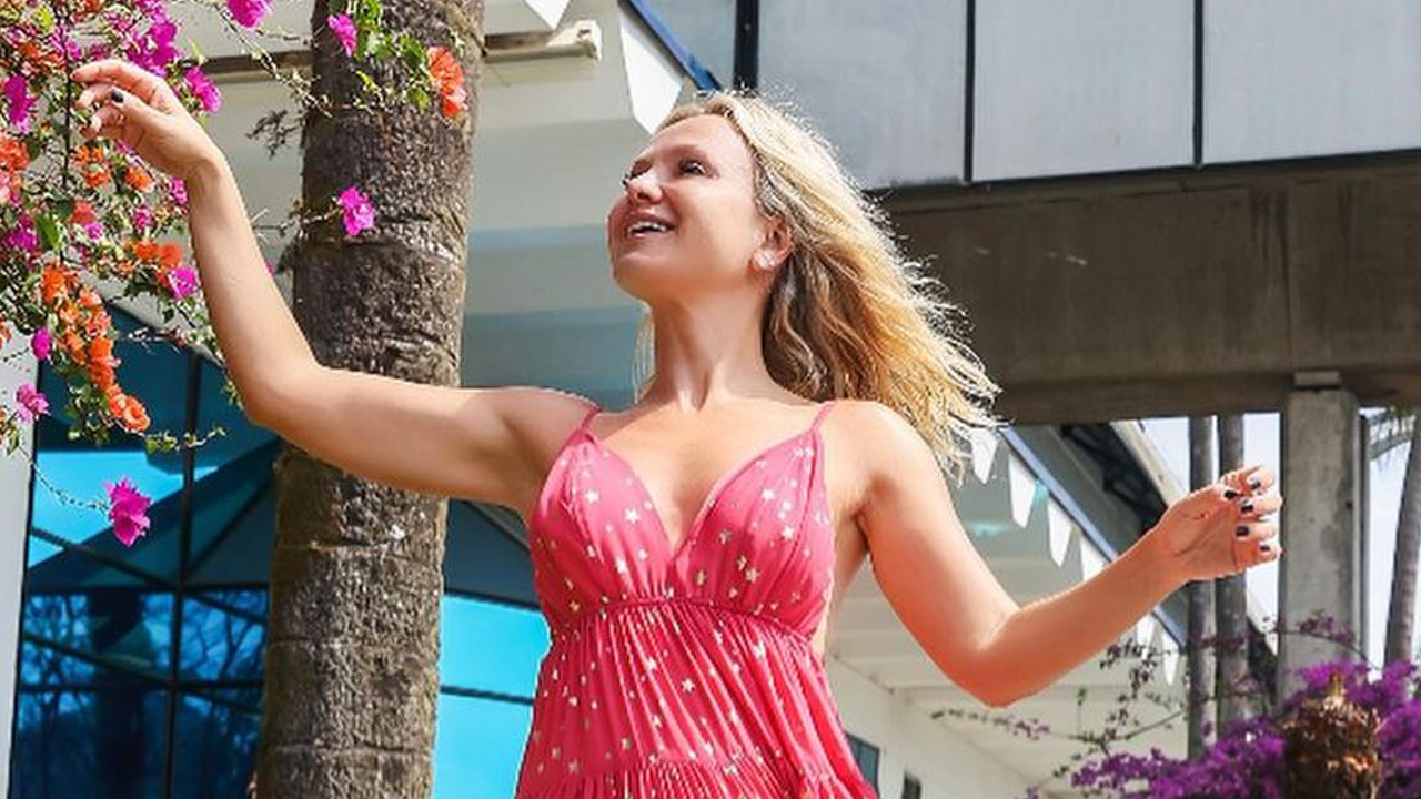 Aos 47 anos, Eliana dispensa filtros e maquiagem e Angélica elogia amiga: “Gata jogada”