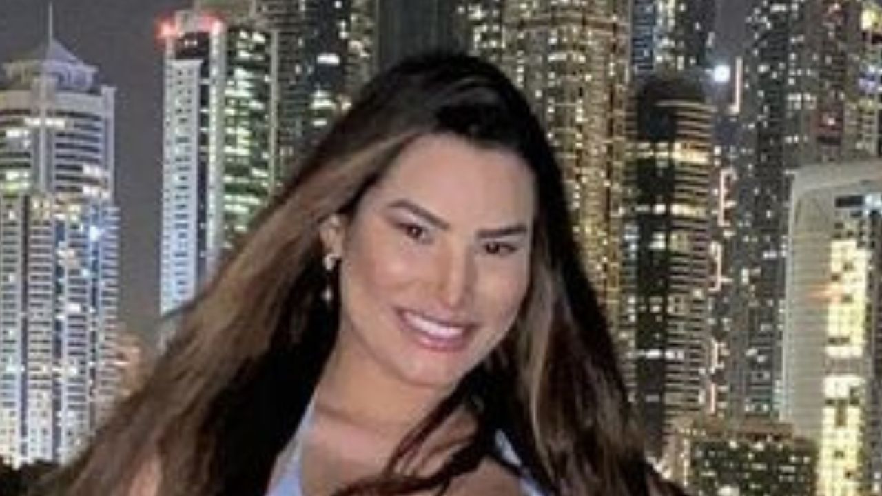 Ex-A Fazenda Raissa Barbosa posa de biquíni exibindo bumbum avantajado e deixa seguidores babando: “Gata”