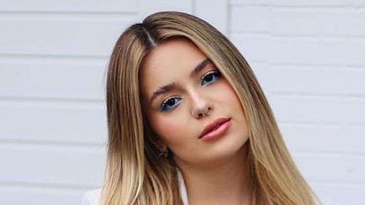 Ex-BBB Viih Tube tira o fôlego dos seguidores ao posar sem sutiã com o blazer aberto: “Gostosa demais”
