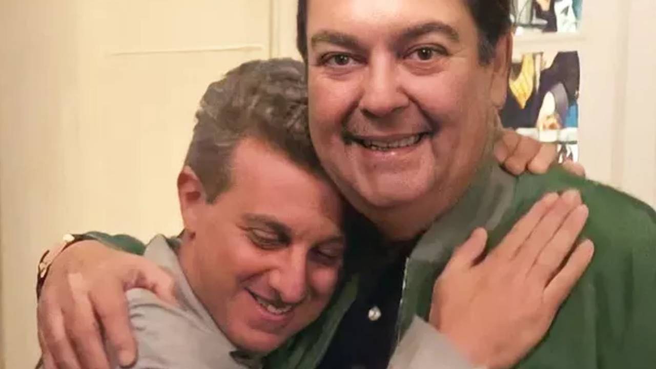 Após substituição no ‘Domingão’, Luciano Huck nega crise em amizade com Fausto Silva: “Inabalada”