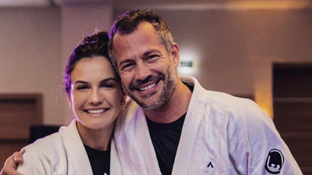 Filhos de Malvino Salvador e Kyra Gracie roubam a cena ao surgirem de terno durante celebração: ”Viva”