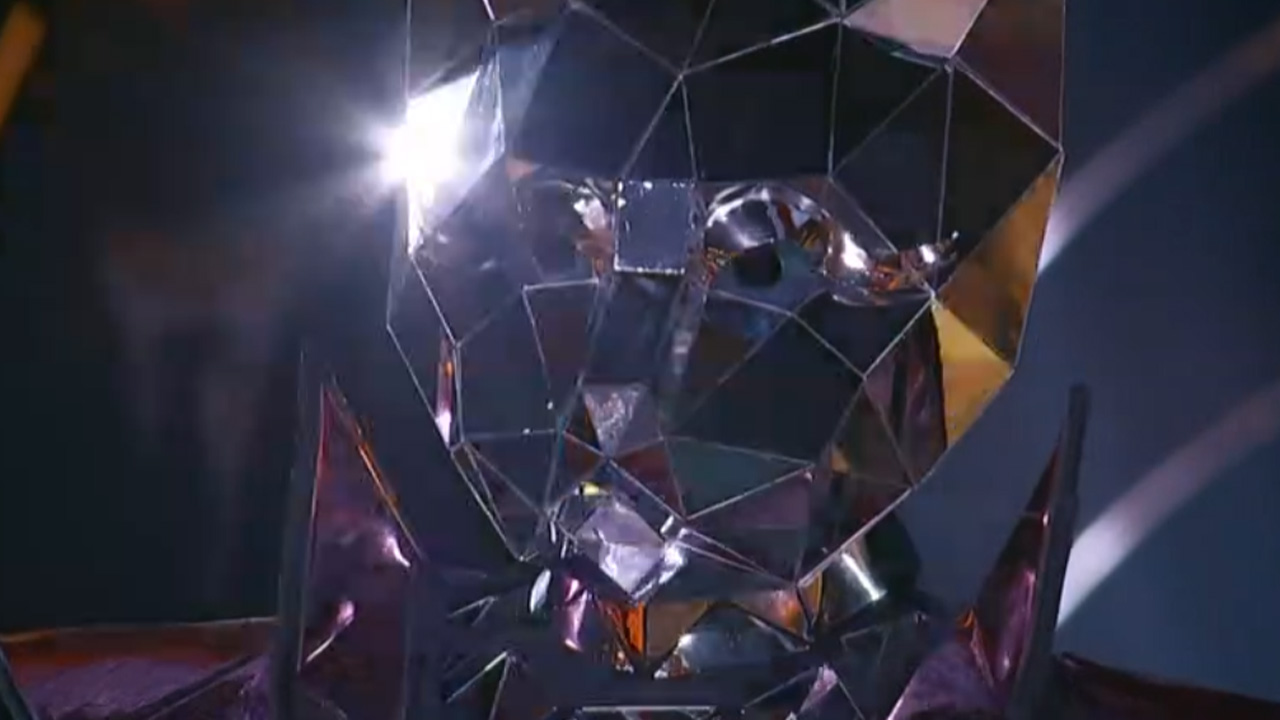 Pista misteriosa entrega identidade da Gata Espelhada do ‘The Masked Singer Brasil’: “Diário”