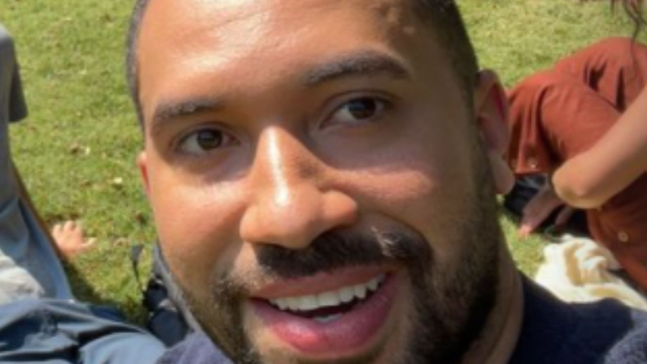 No campus da universidade, ex-BBB Gil do Vigor mostra colegas de doutorado e festeja: “Tá uma alegria”