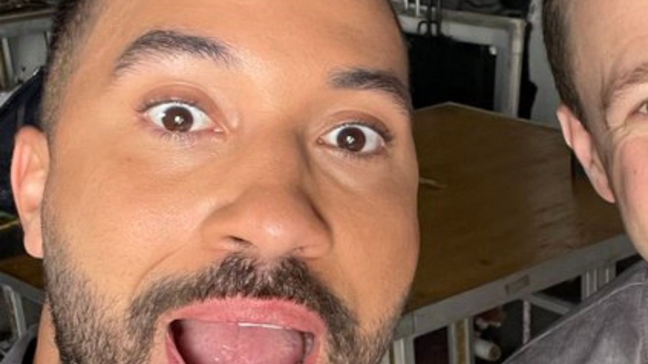 Ex-BBB Gil do Vigor resgata clique raro para homenagear Tiago Leifert: “Muita cachorrada nessa nova fase”