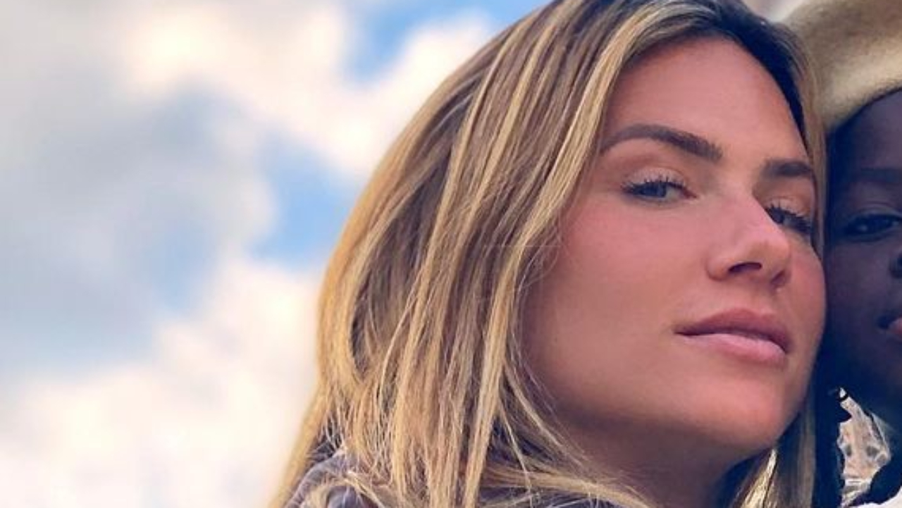 Durante passeio em Paris, Giovanna Ewbank se derrete de amores pela herdeira, Titi: ”Minha cara-metade”
