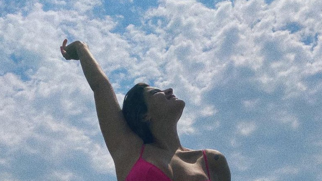 Filha gata de Flávia Alessandra ostenta corpão em alto mar e beleza rouba a cena: “Fiu fiu, gatíssima”