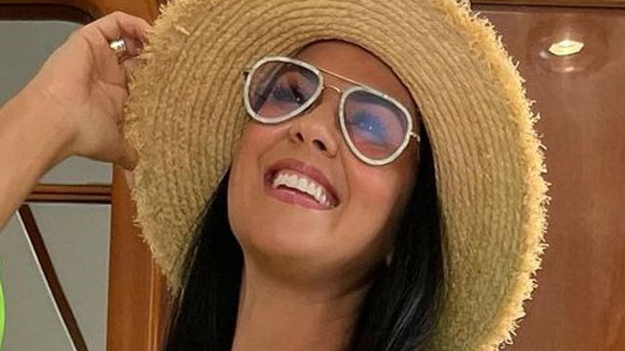 Noiva de Zezé di Camargo, Graciele Lacerda cobre só o essencial com microbiquíni branco: “Muito perfeita”
