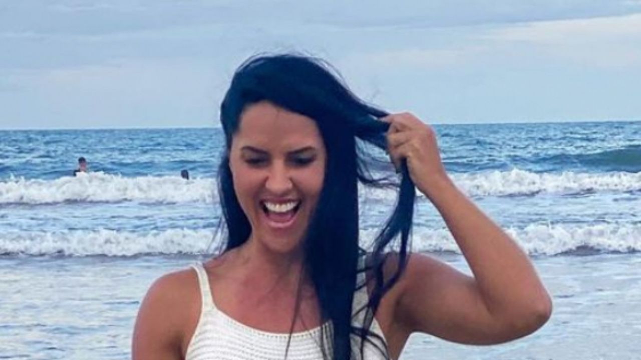 De vestidinho micro, noiva de Zezé di Camargo deixa pernões à mostra em clique ousado: “Mulherão”