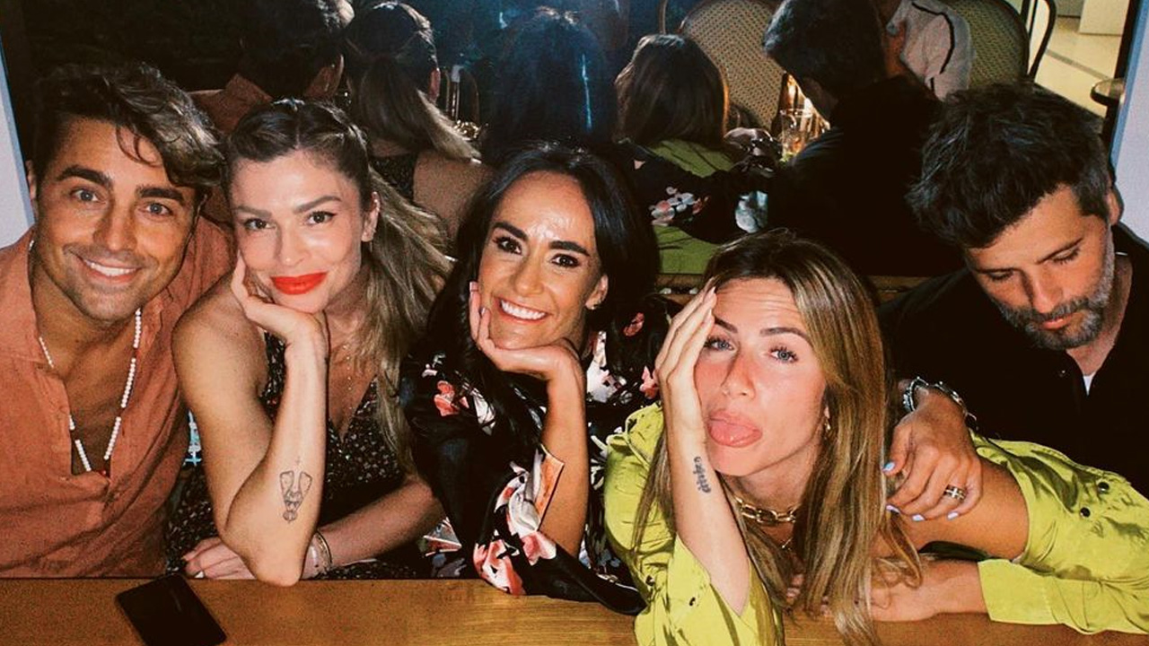 Após fim de namoro, Grazi Massafera aparece na França com Bruno Gagliasso e Giovanna Ewbank: “Felizes”