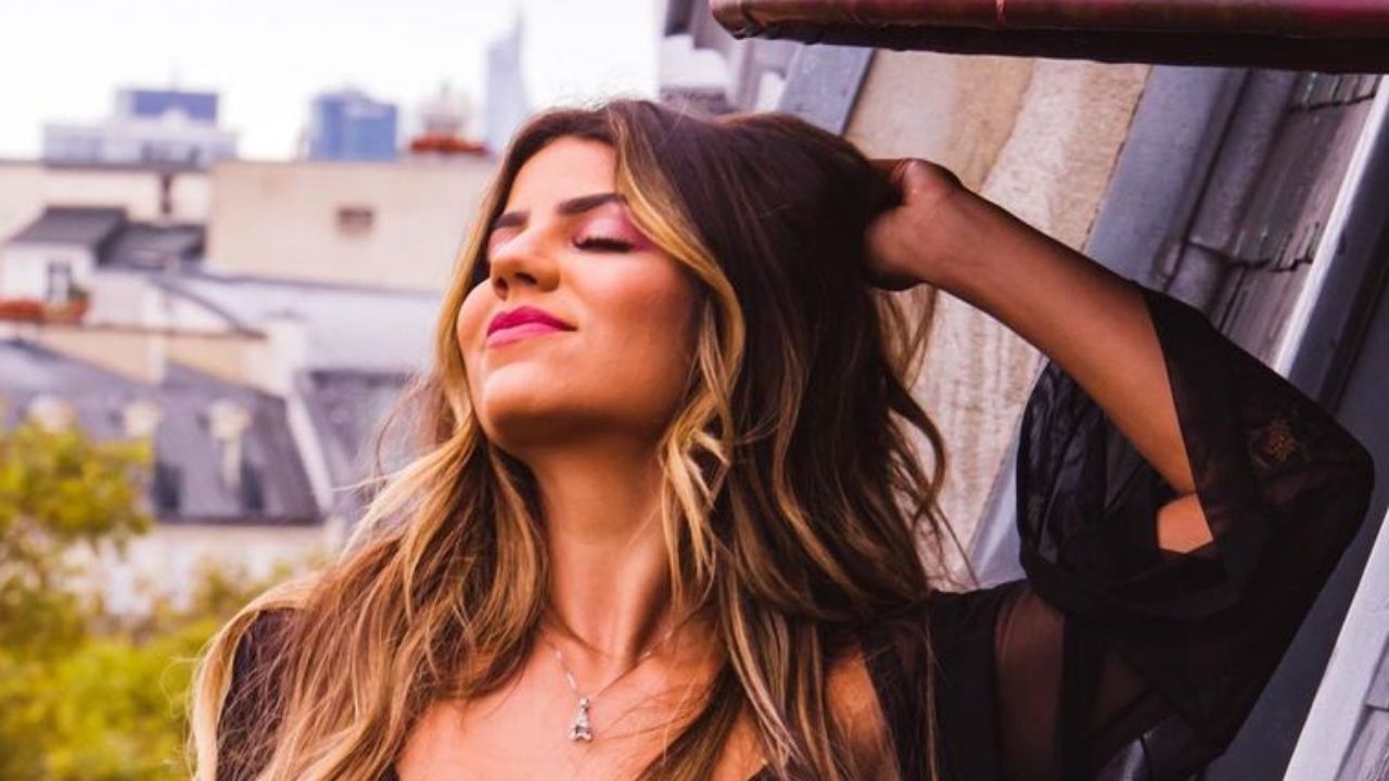 Em Paris, ex-BBB Hariany Almeida se debruça na sacada apenas de lingerie: “Um espetáculo”